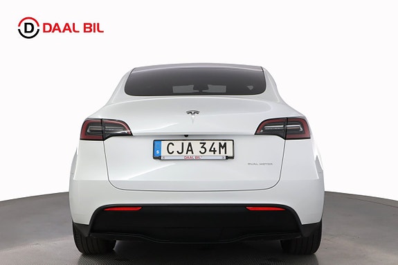 Tesla Model Y 7 of 25