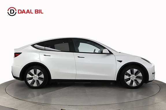 Tesla Model Y 5 of 25
