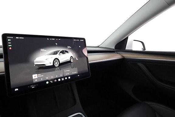 Tesla Model Y 22 of 25