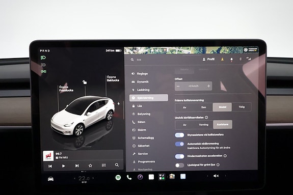 Tesla Model Y 19 of 25