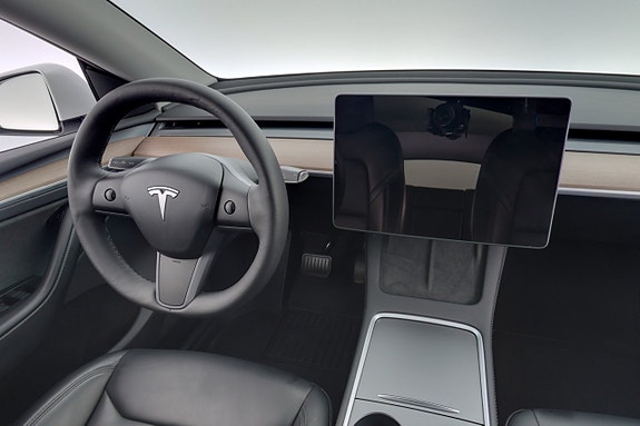 Tesla Model Y 15 of 25