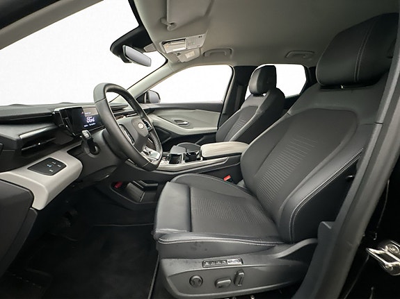 Ford Explorer 12 of 30