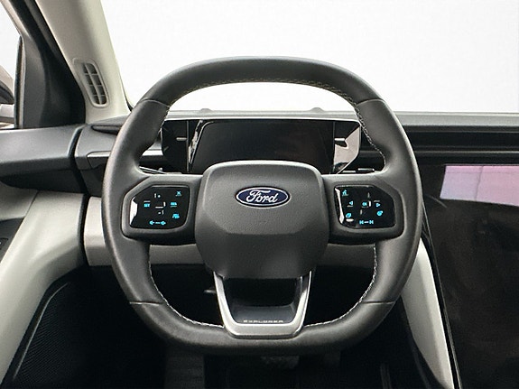 Ford Explorer 14 of 30
