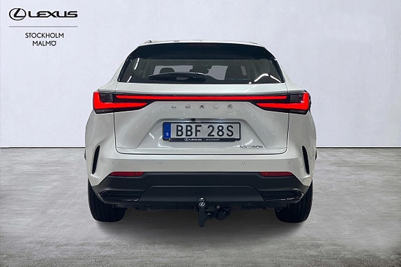 Lexus NX350h 17 of 21