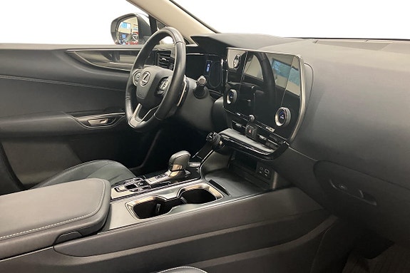Lexus NX350h 10 of 21