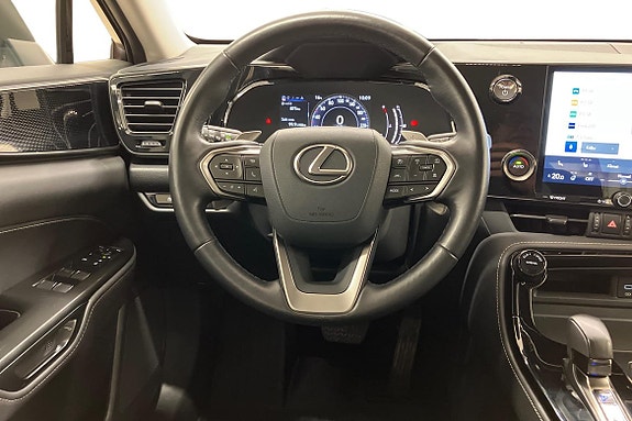 Lexus NX350h 8 of 21