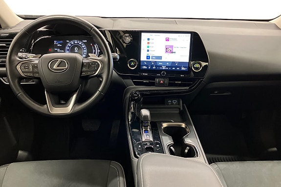 Lexus NX350h 9 of 21