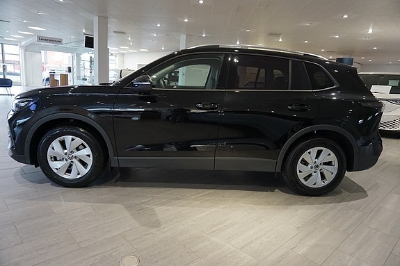 Volkswagen Tiguan 2 of 11