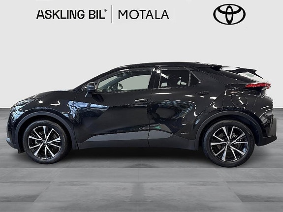 Toyota C-HR 4 of 11