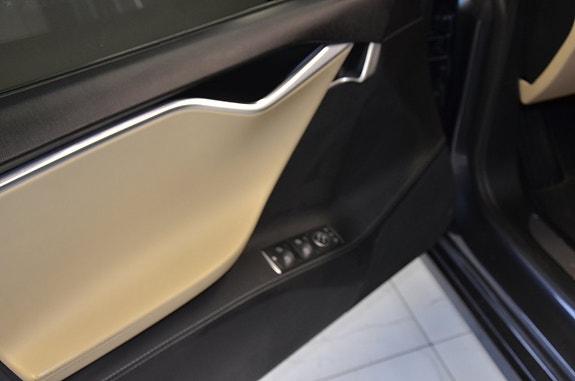TESLA MODEL S 85D 423ch 4X4 - TOIT PANORAMIQUE - CUIR - GPS - RÉGULATEUR ADAPTATIF