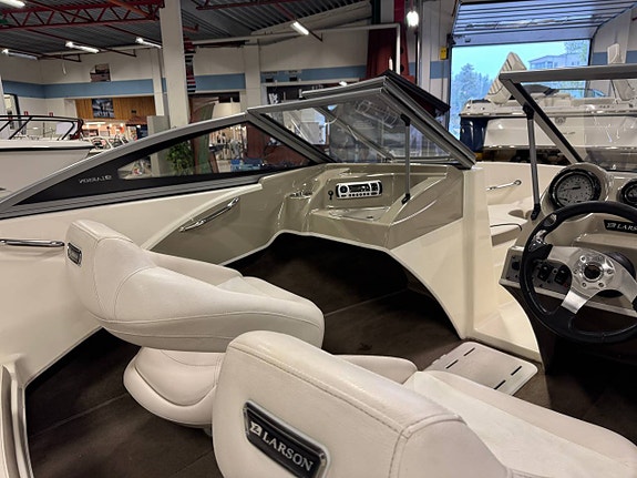 Larson LX 710 Mercruiser 3,0 MPI 6 of 9