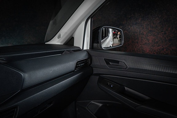 Volkswagen Caddy Maxi 19 of 26