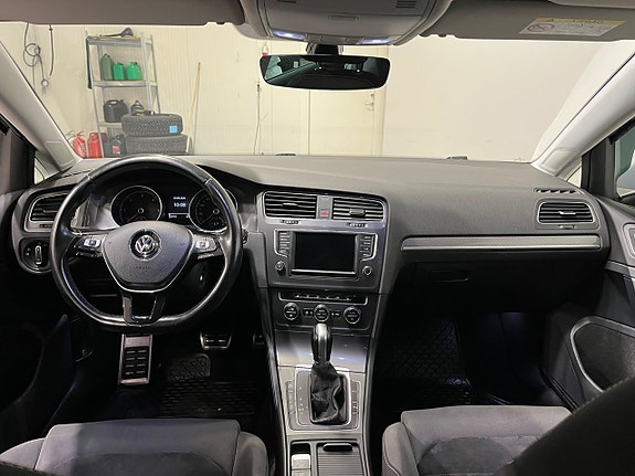 Volkswagen Golf Alltrack 13 of 22