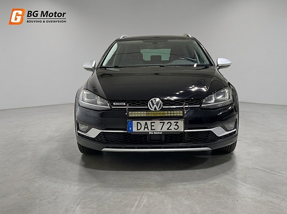Volkswagen Golf Alltrack 2 of 22