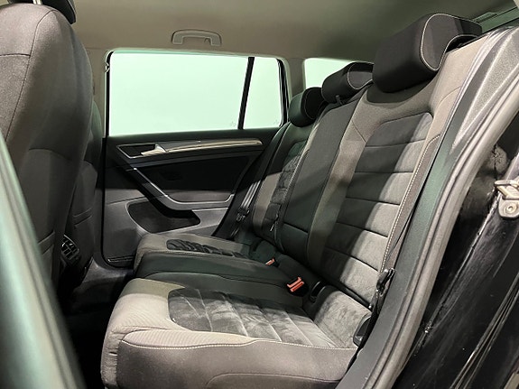 Volkswagen Golf Alltrack 10 of 22