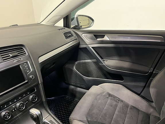 Volkswagen Golf Alltrack 16 of 22