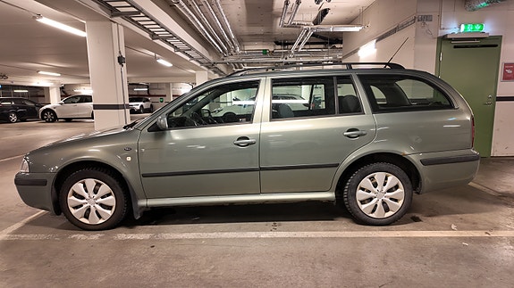 Skoda Octavia 2 of 10