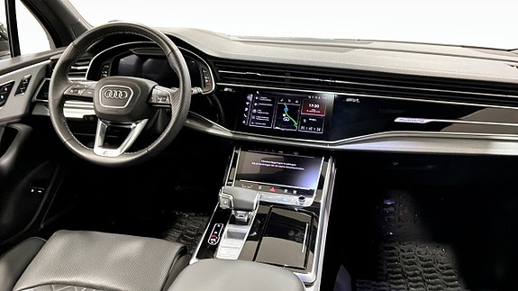 Audi Q7 4 of 13