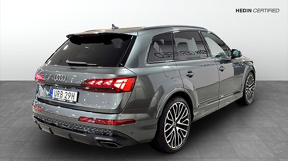 Audi Q7 2 of 13