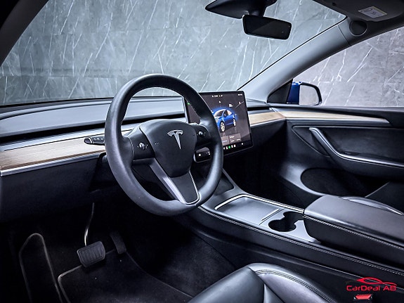 Tesla Model Y 11 of 29