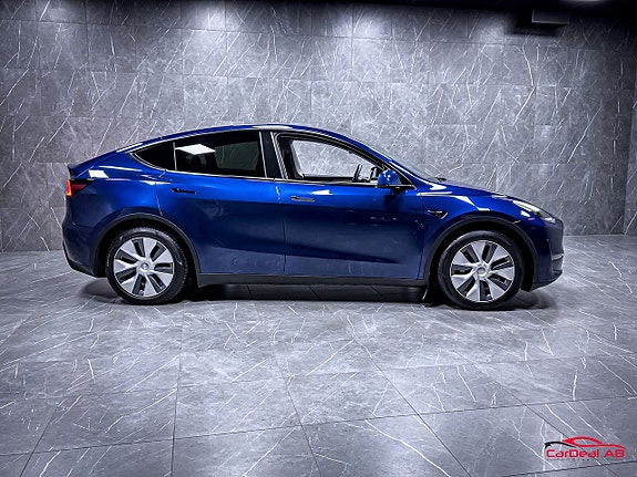Tesla Model Y 8 of 29