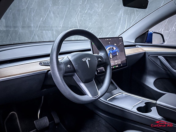 Tesla Model Y 12 of 29