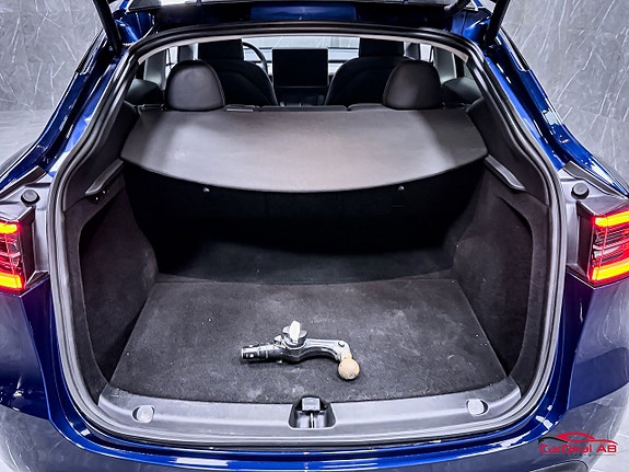Tesla Model Y 17 of 29