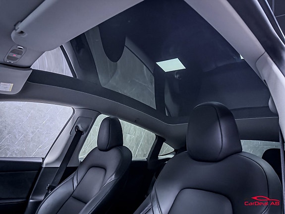 Tesla Model Y 19 of 29