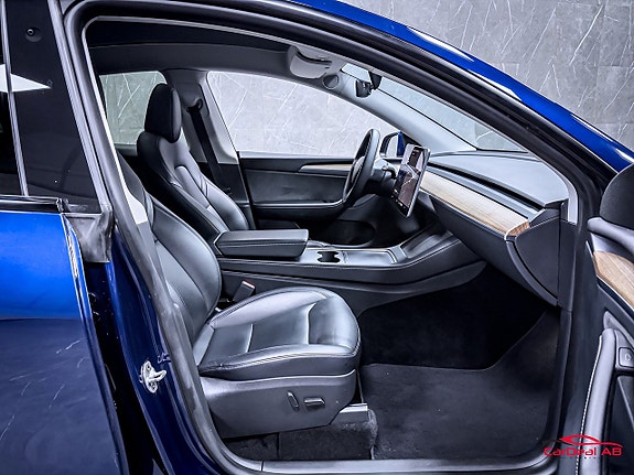 Tesla Model Y 15 of 29
