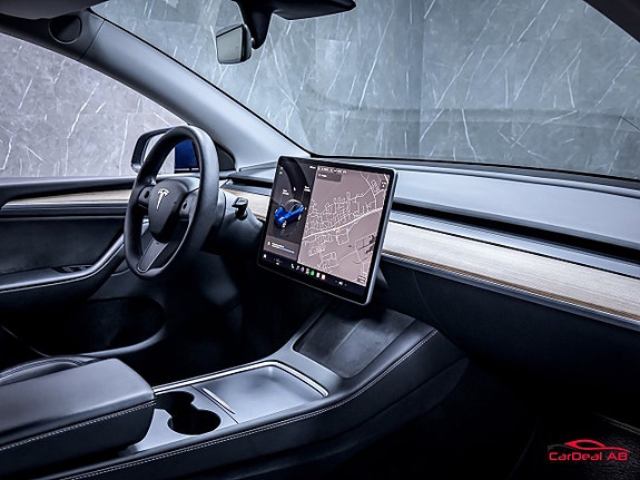 Tesla Model Y 13 of 29