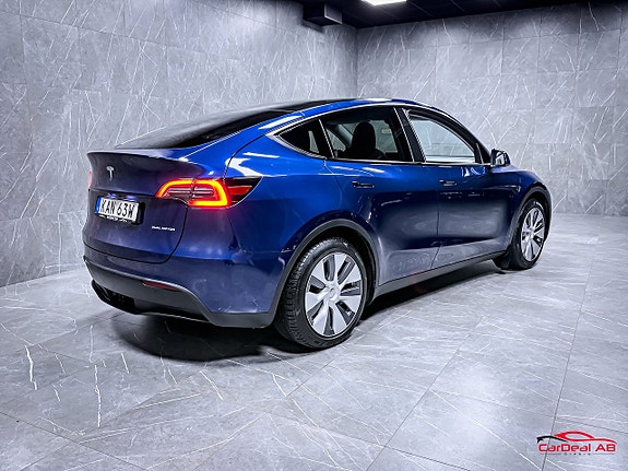 Tesla Model Y 7 of 29