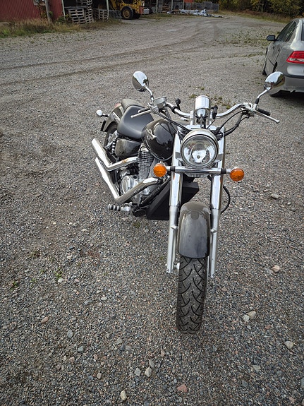 Honda VT1100C Shadow 2 of 3