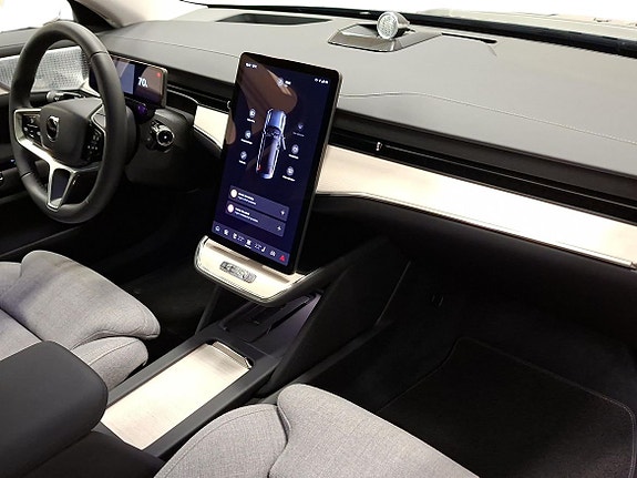 Volvo ES90 4 of 15