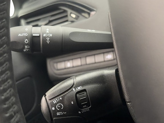 Peugeot 208 18 of 23