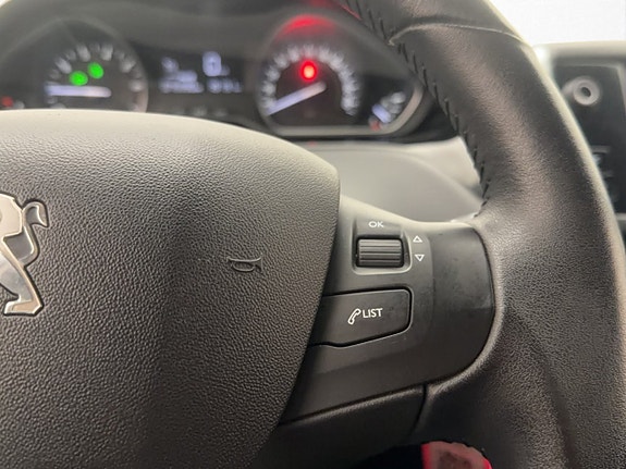 Peugeot 208 17 of 23
