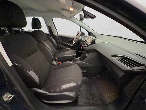 Peugeot 208 11 of 23