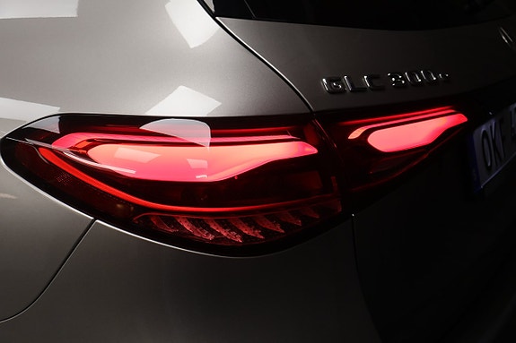 Mercedes-Benz GLC300 e 9 of 23