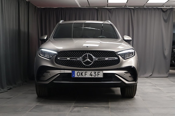 Mercedes-Benz GLC300 e 3 of 23