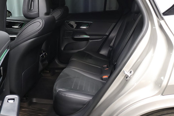 Mercedes-Benz GLC300 e 11 of 23