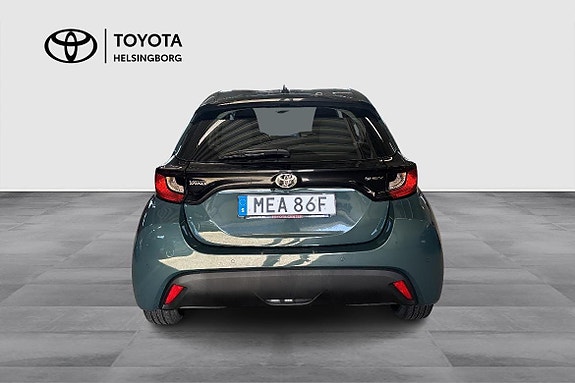 Toyota Yaris 5 of 12