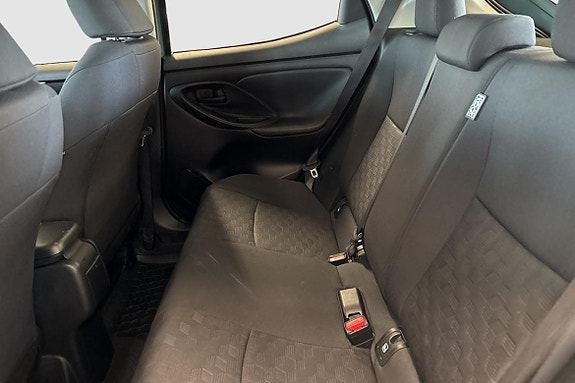 Toyota Yaris 12 of 12