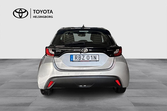Toyota Yaris 5 of 12
