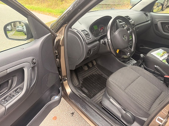 Skoda Roomster 12 of 23
