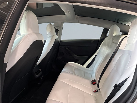 Tesla Model 3 13 of 20
