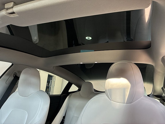 Tesla Model 3 17 of 20