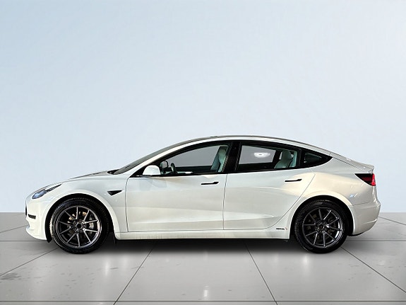 Tesla Model 3 4 of 20