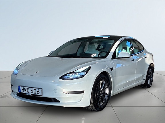 Tesla Model 3 16 of 20