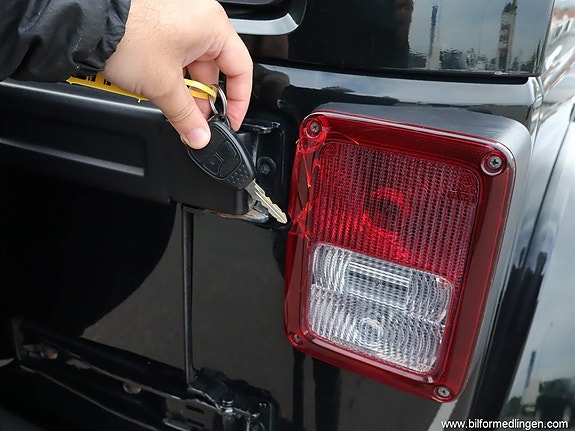 Jeep Wrangler 17 of 27