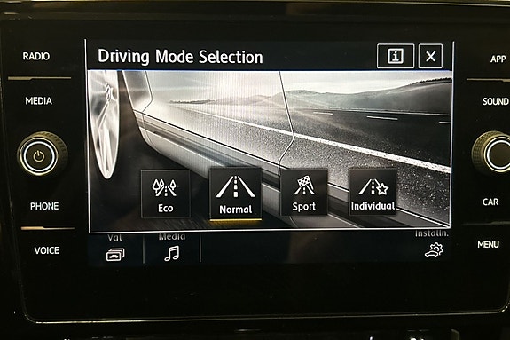 Volkswagen Passat 19 of 27
