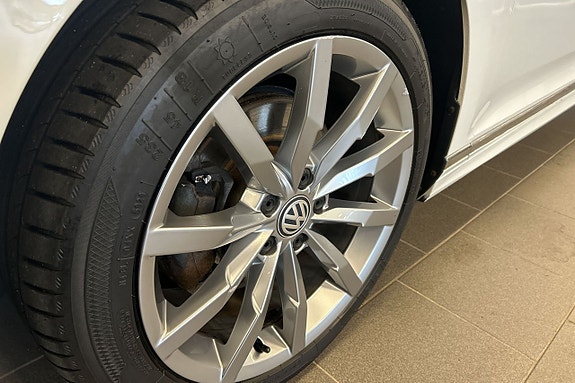 Volkswagen Passat 24 of 27